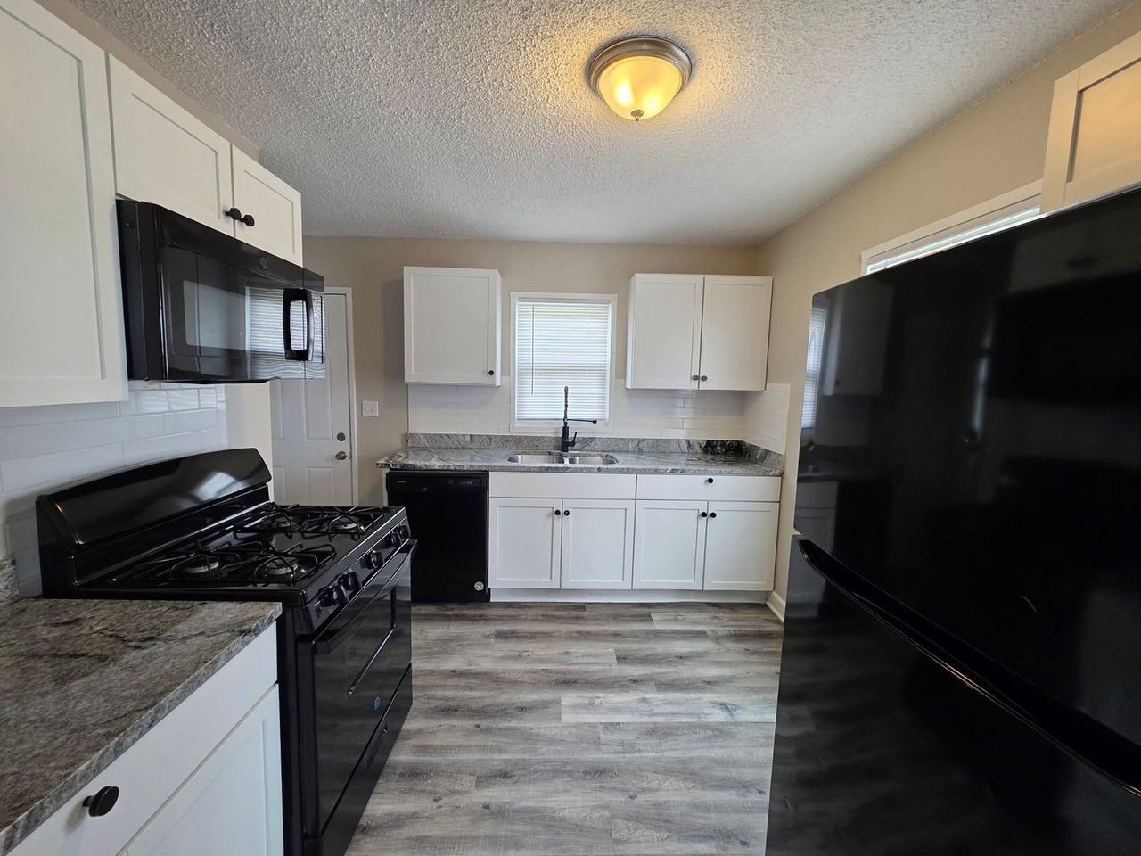 9500 Harrison St - Photo 4 of 15