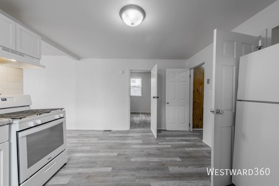 4901 Magoun Ave #1R - Photo 2 of 14