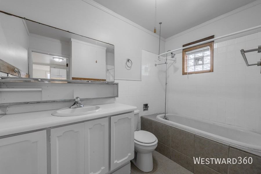 4901 Magoun Ave #1R - Photo 5 of 14