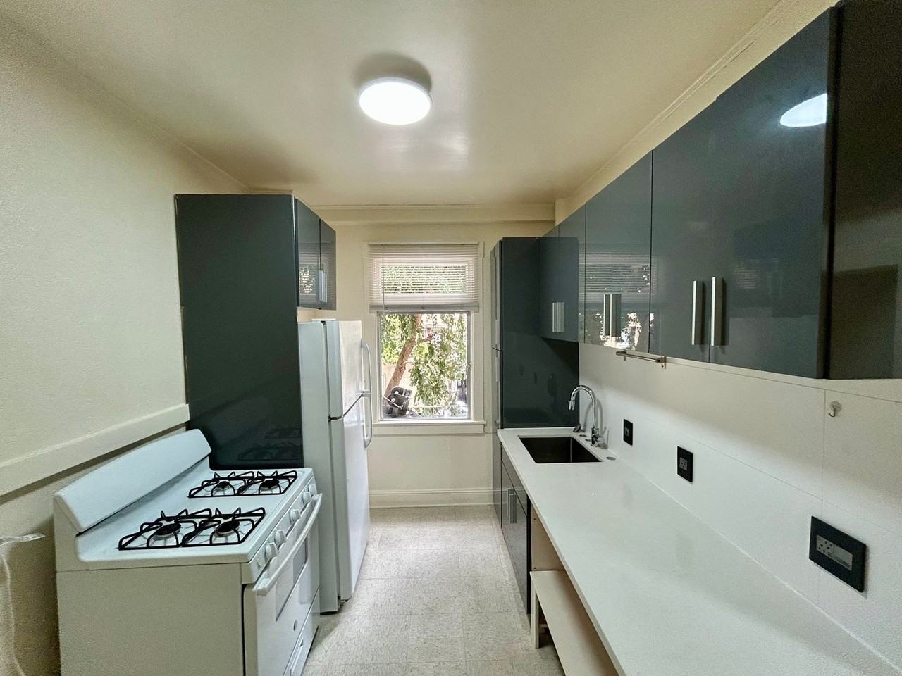 1112 Larkin St #203 - Photo 4 of 14