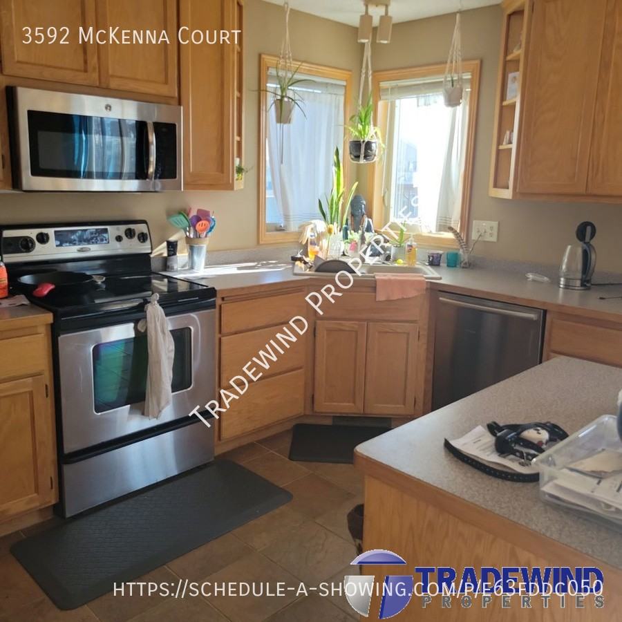 3592 Mckenna Ct - Photo 3 of 17