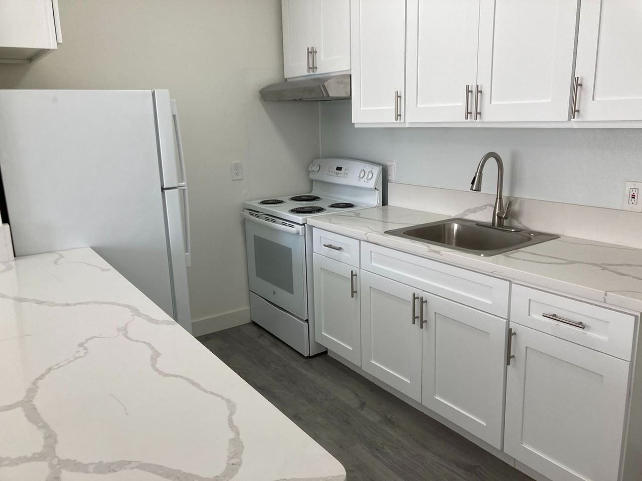 39 Sunset Ave #402 - Photo 2 of 10
