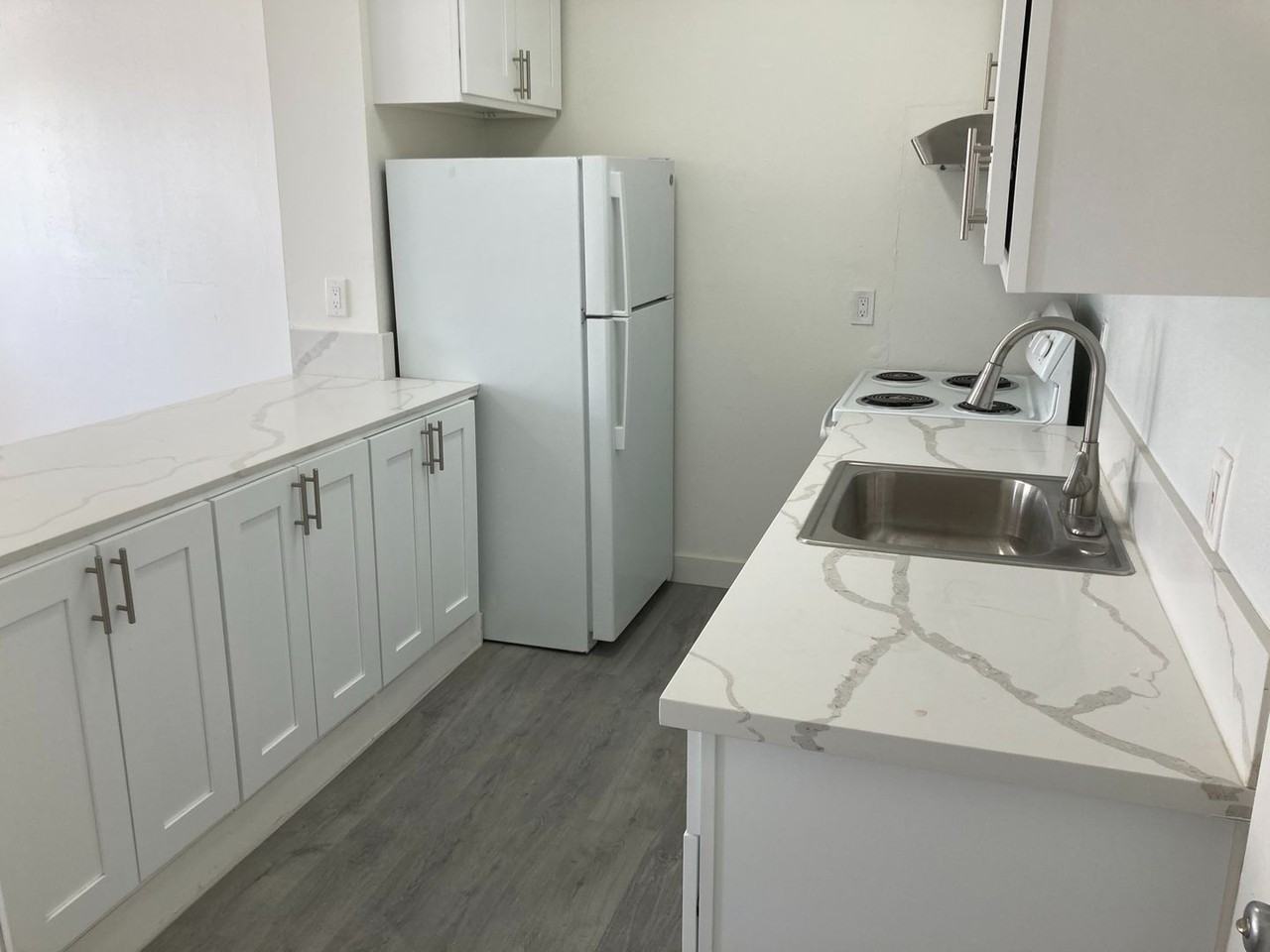 39 Sunset Ave #402 - Photo 3 of 10