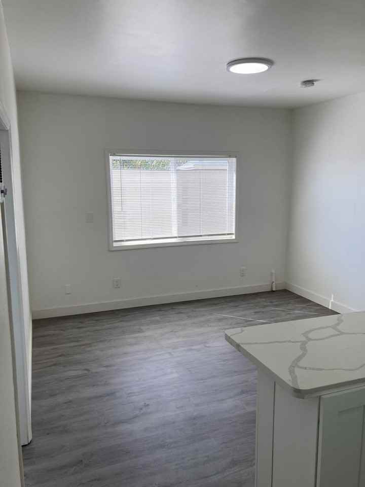 39 Sunset Ave #402 - Photo 5 of 10
