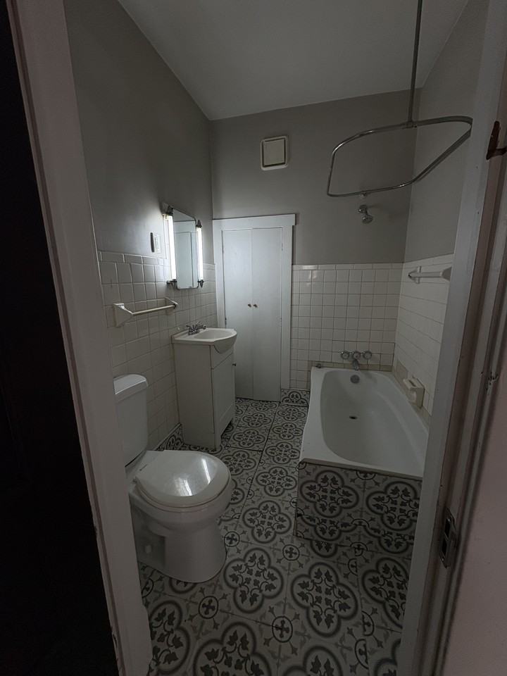 203 Maryland Avenue SW - Photo 6 of 8