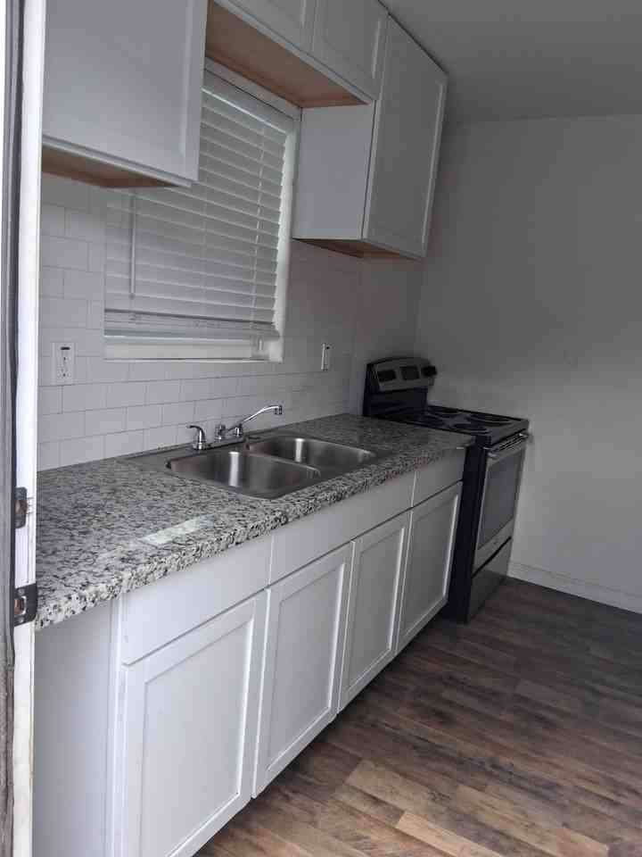 3809 Wipprecht Street - Photo 5 of 10