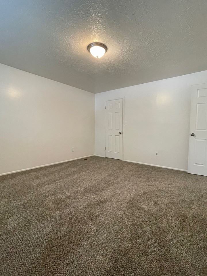 222 Pingree Ave - Photo 2 of 17