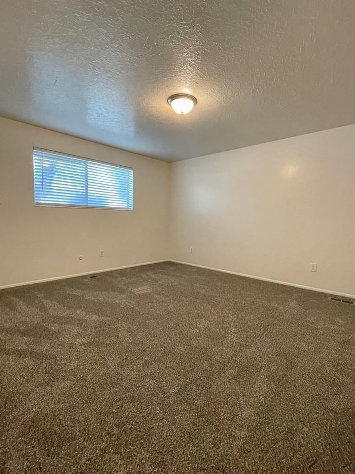 222 Pingree Ave - Photo 3 of 17