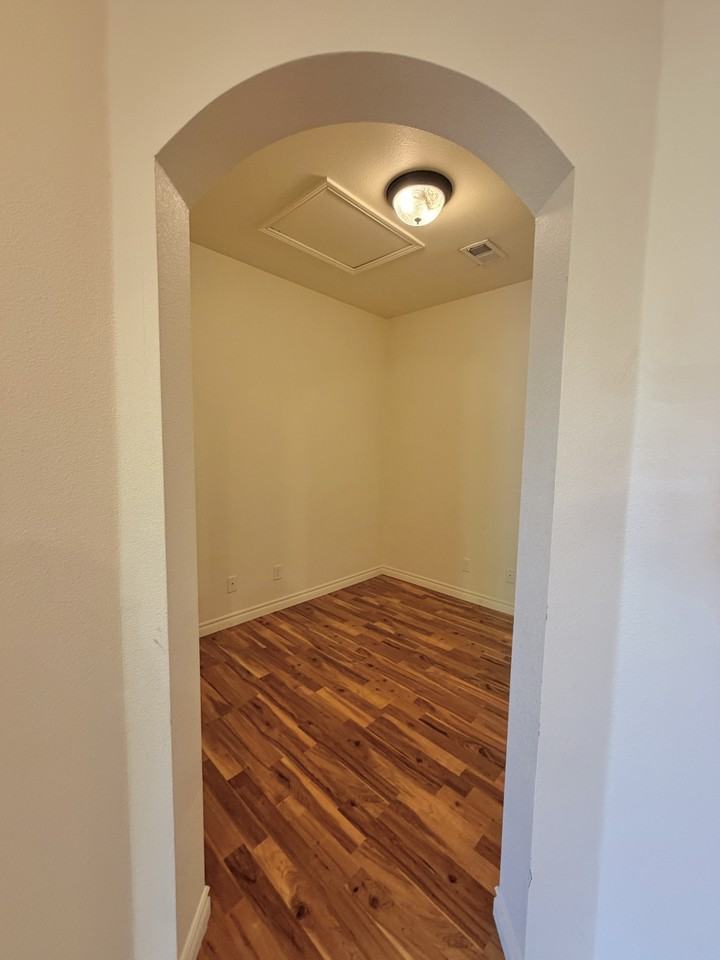 4672 W 20th St Rd Building 17 - Photo 5 of 26