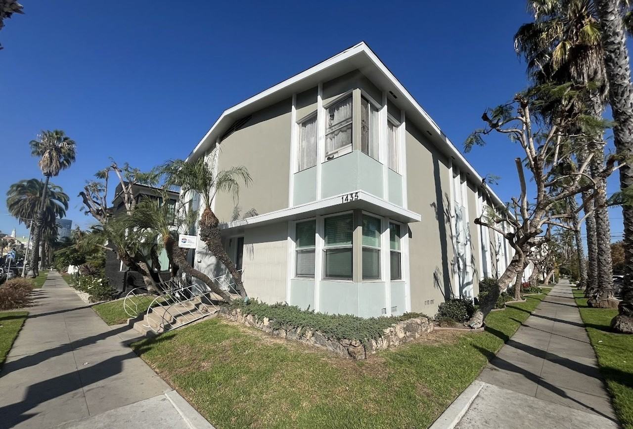 0086 OCEAN-CAPRI BUILDING - Photo 3 of 6