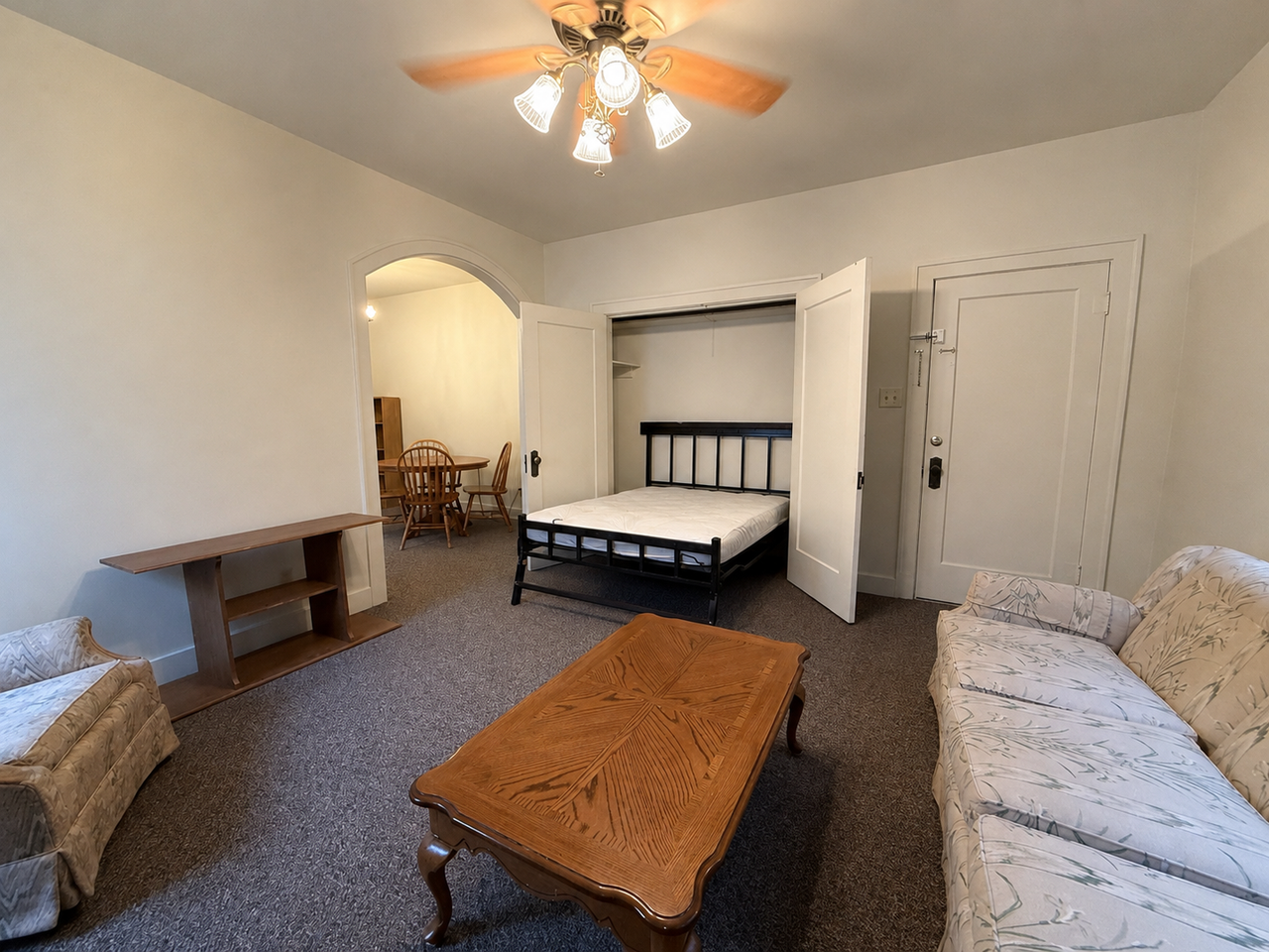 104 N Jefferson St - Photo 2 of 9