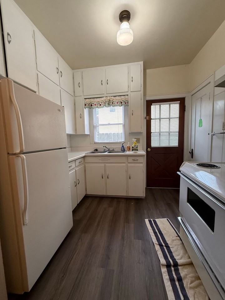 104 N Jefferson St - Photo 5 of 9