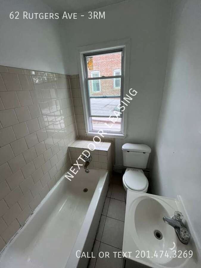 62 Rutgers Ave #3RM - Photo 2 of 5