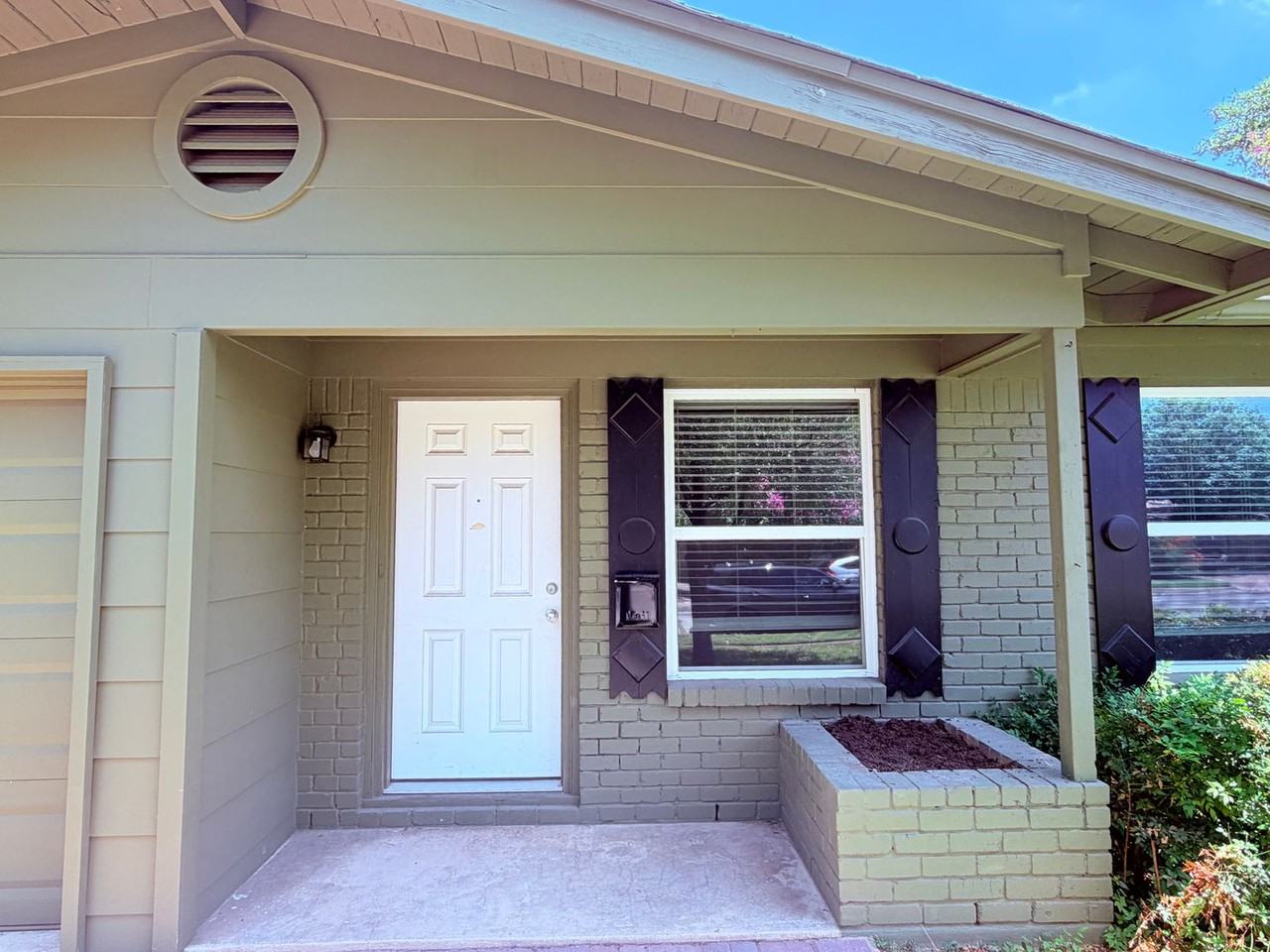 8701 Parkfield Dr - Photo 2 of 35