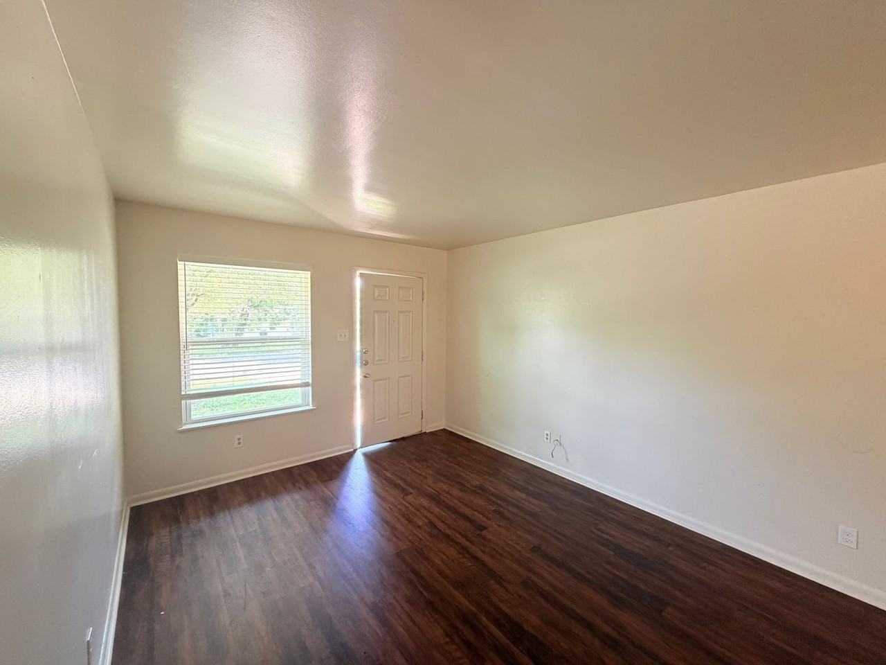 8701 Parkfield Dr - Photo 4 of 35