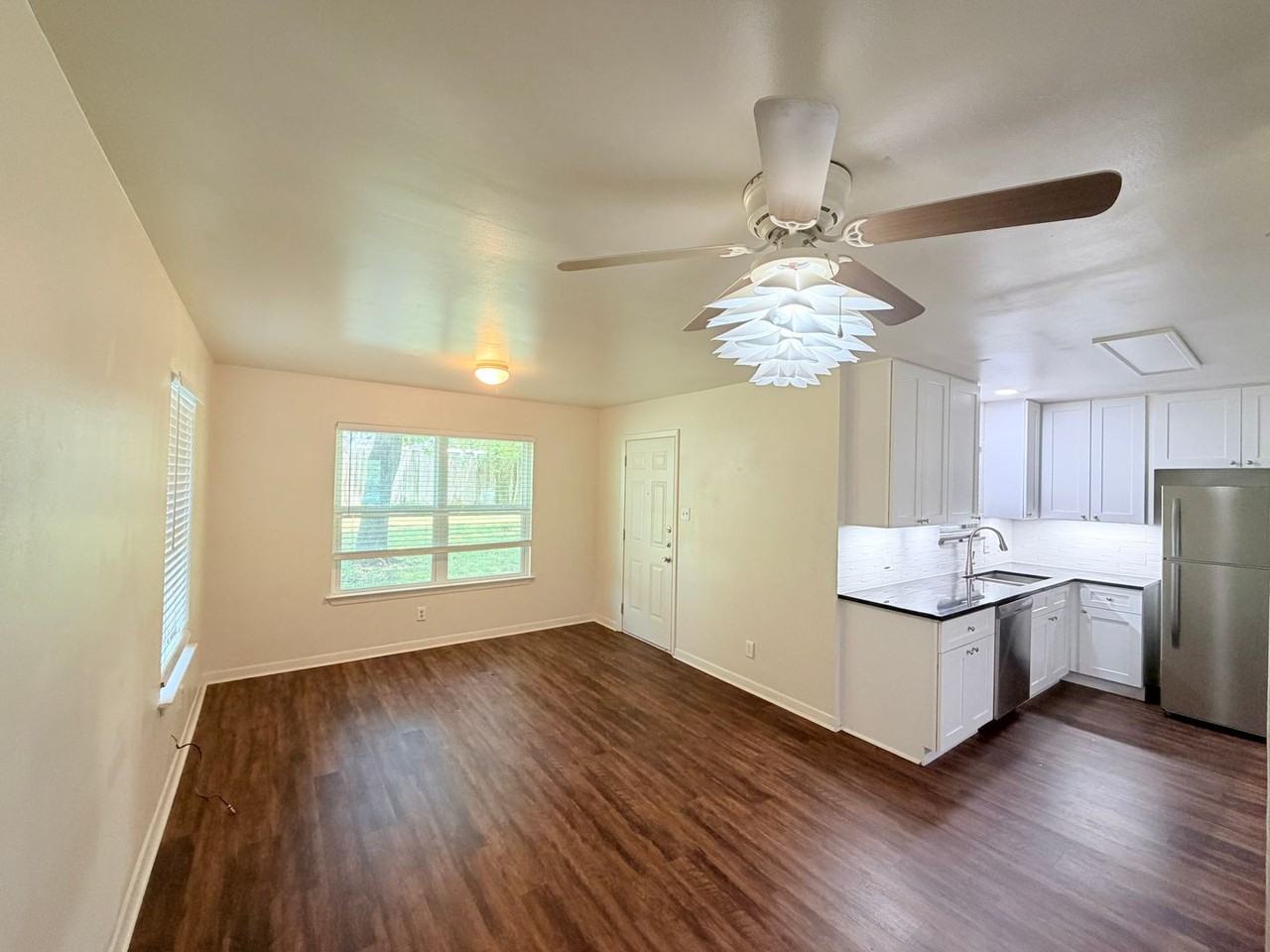 8701 Parkfield Dr - Photo 5 of 35
