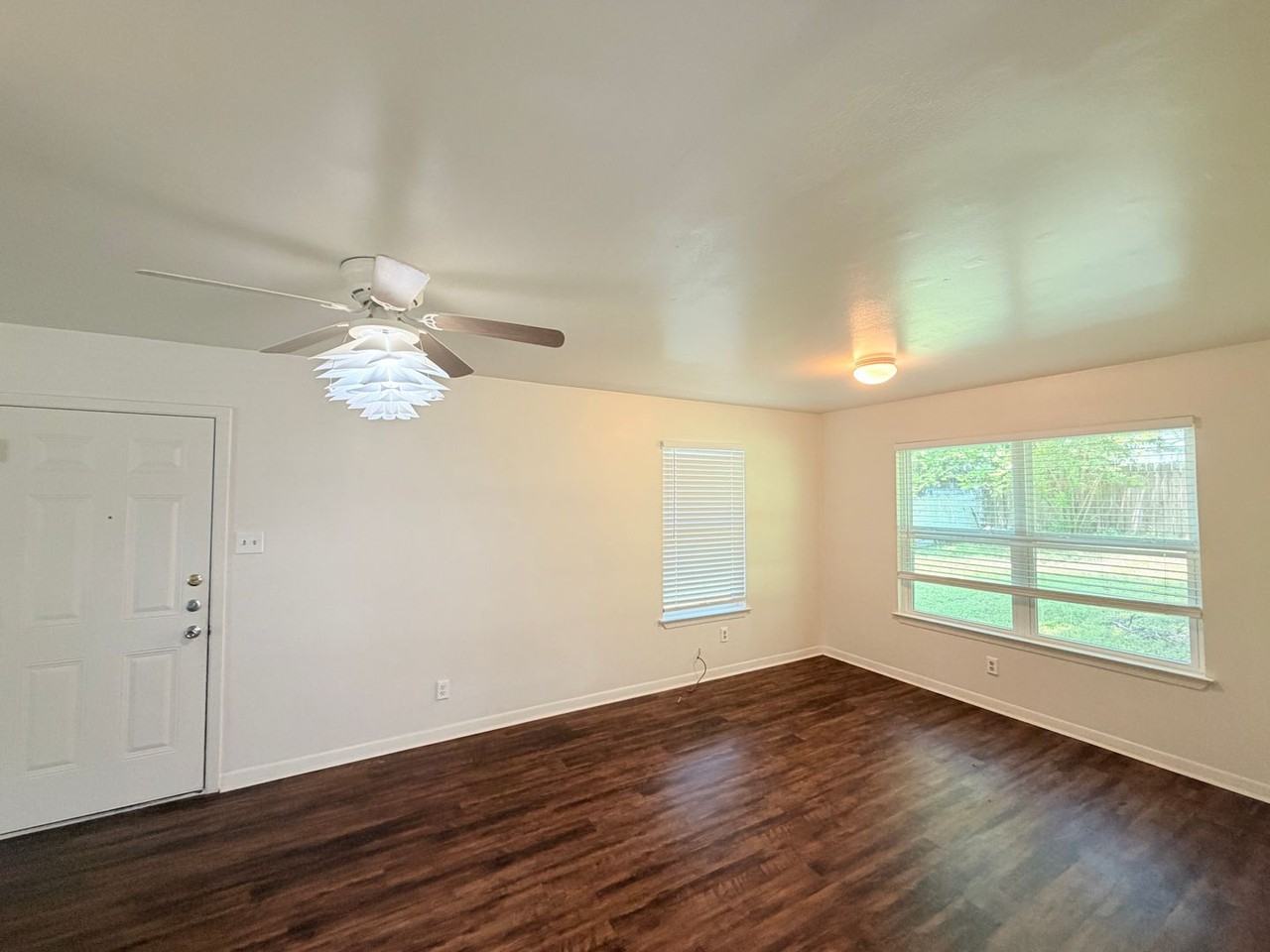 8701 Parkfield Dr - Photo 6 of 35