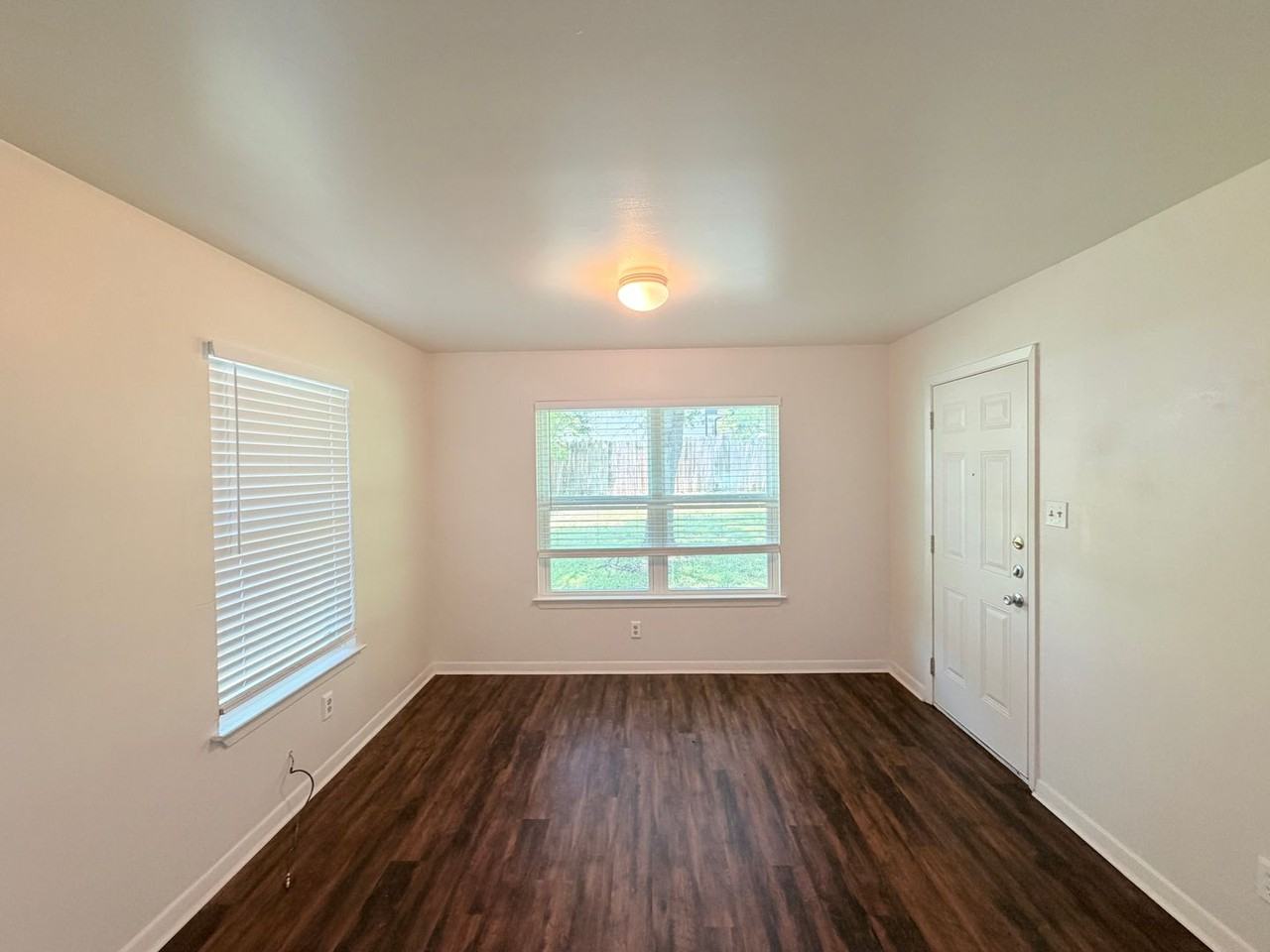 8701 Parkfield Dr - Photo 7 of 35