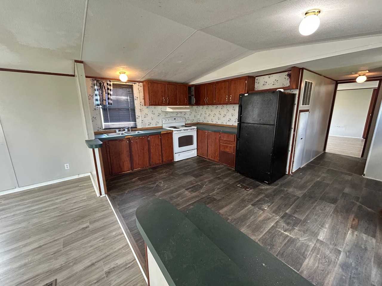 310 Walker Ct - Photo 3 of 9