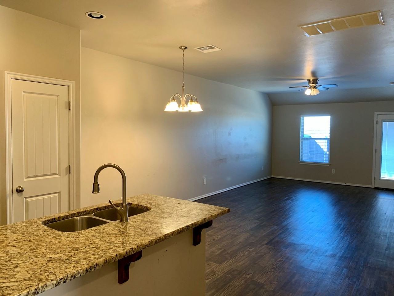 11213 Coachmans Rd - Photo 4 of 17