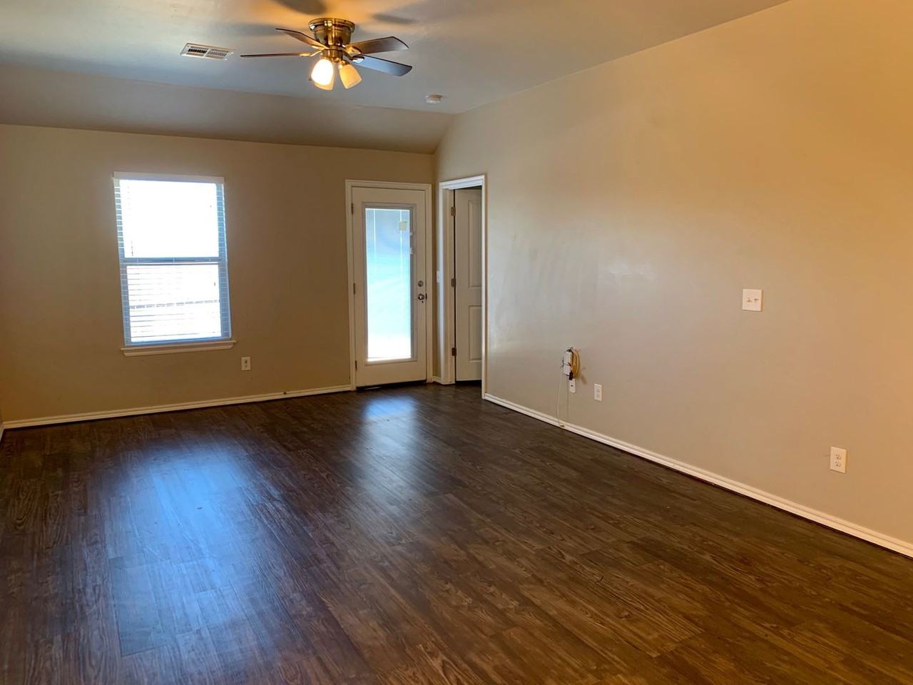 11213 Coachmans Rd - Photo 5 of 17