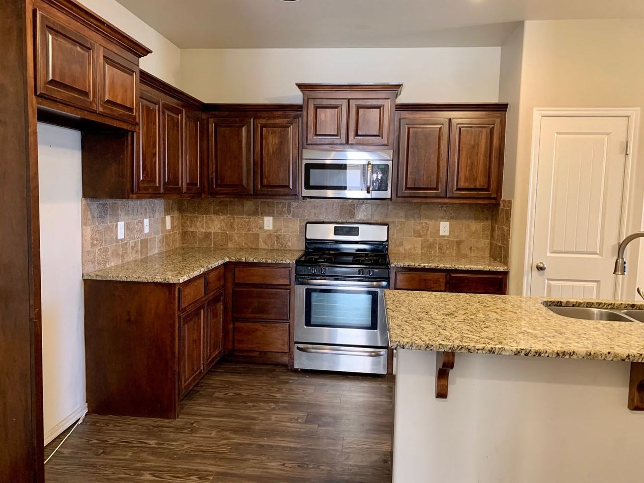 11213 Coachmans Rd - Photo 6 of 17