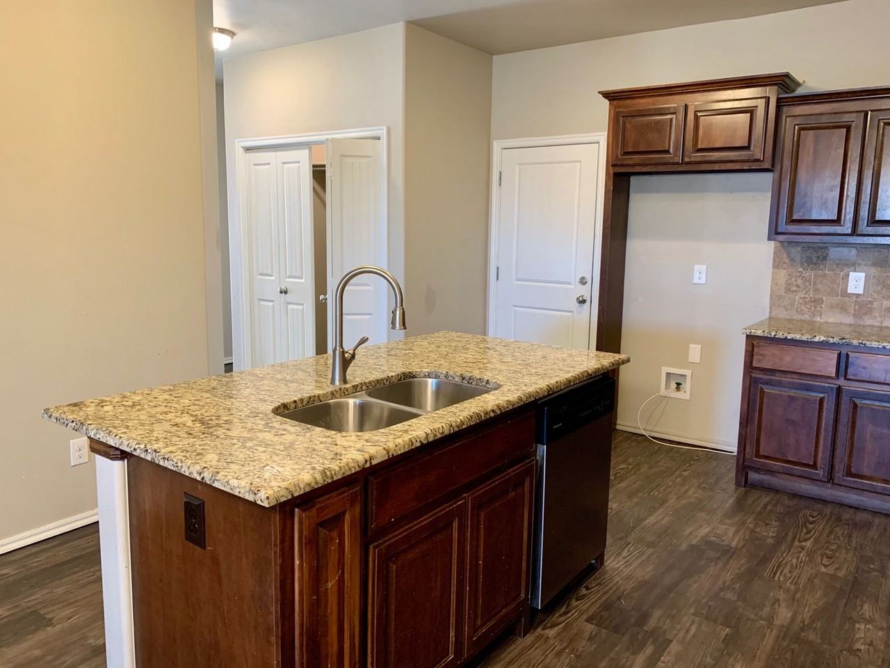 11213 Coachmans Rd - Photo 7 of 17