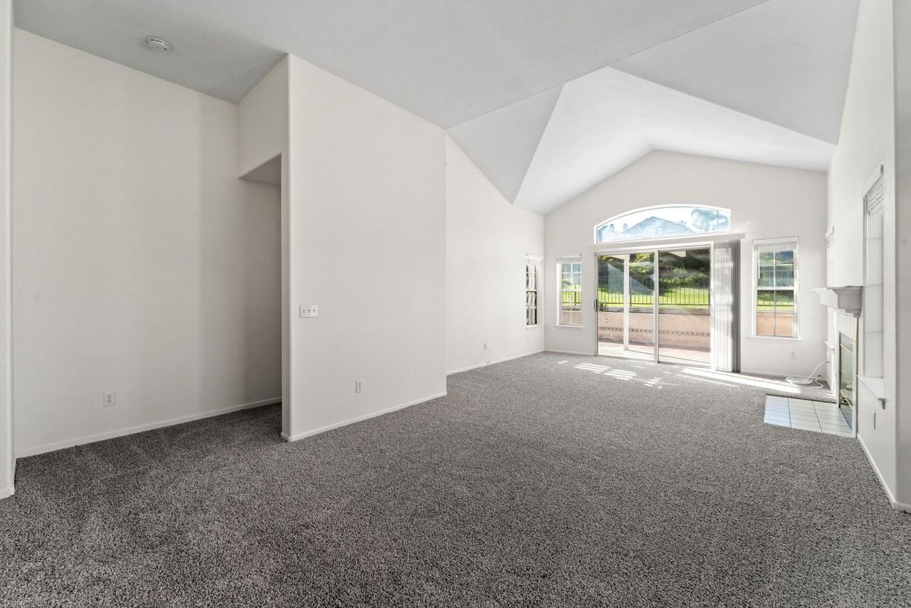 2394 Greenbriar Dr Unit A - Photo 4 of 39