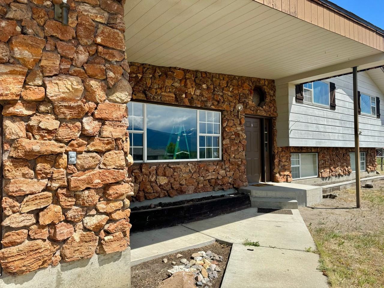 201 Hidden Valley Rd - Photo 2 of 26