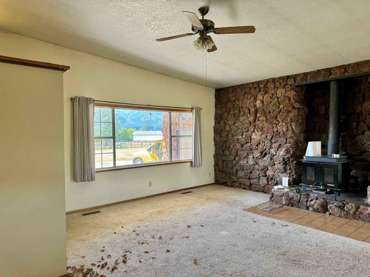 201 Hidden Valley Rd - Photo 4 of 26