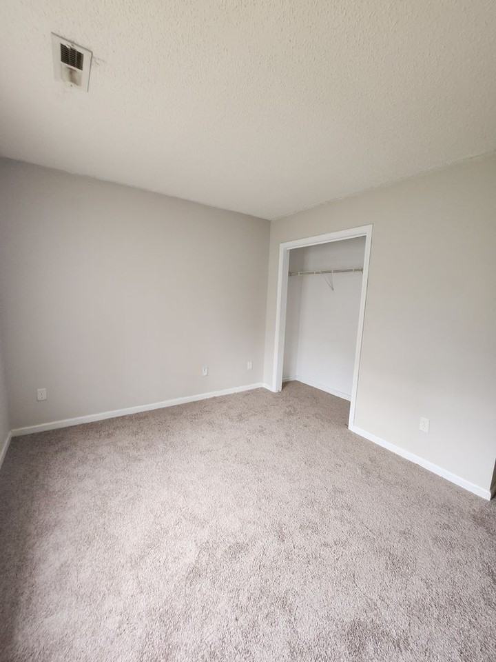 3000 Fairglen Rd - Photo 2 of 15