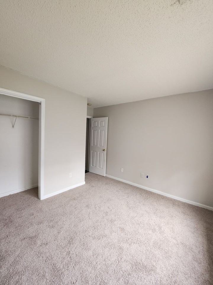 3000 Fairglen Rd - Photo 3 of 15
