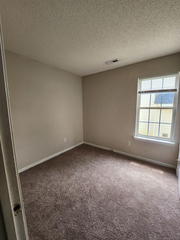 3000 Fairglen Rd - Photo 5 of 15