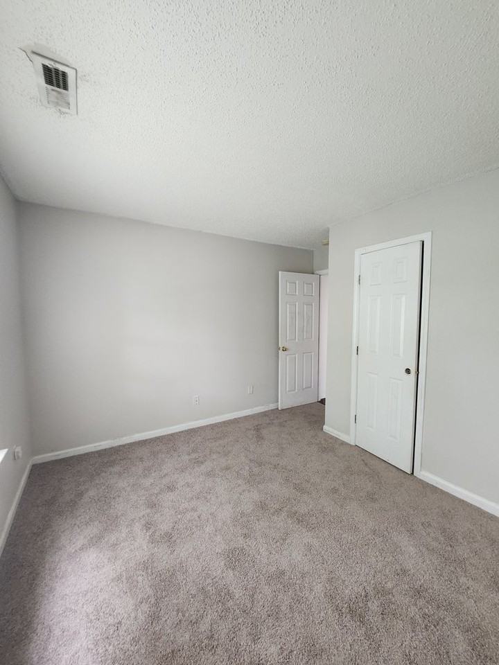 3000 Fairglen Rd - Photo 6 of 15