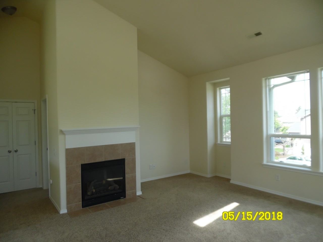 325 Nw Cypress St - Photo 2 of 19