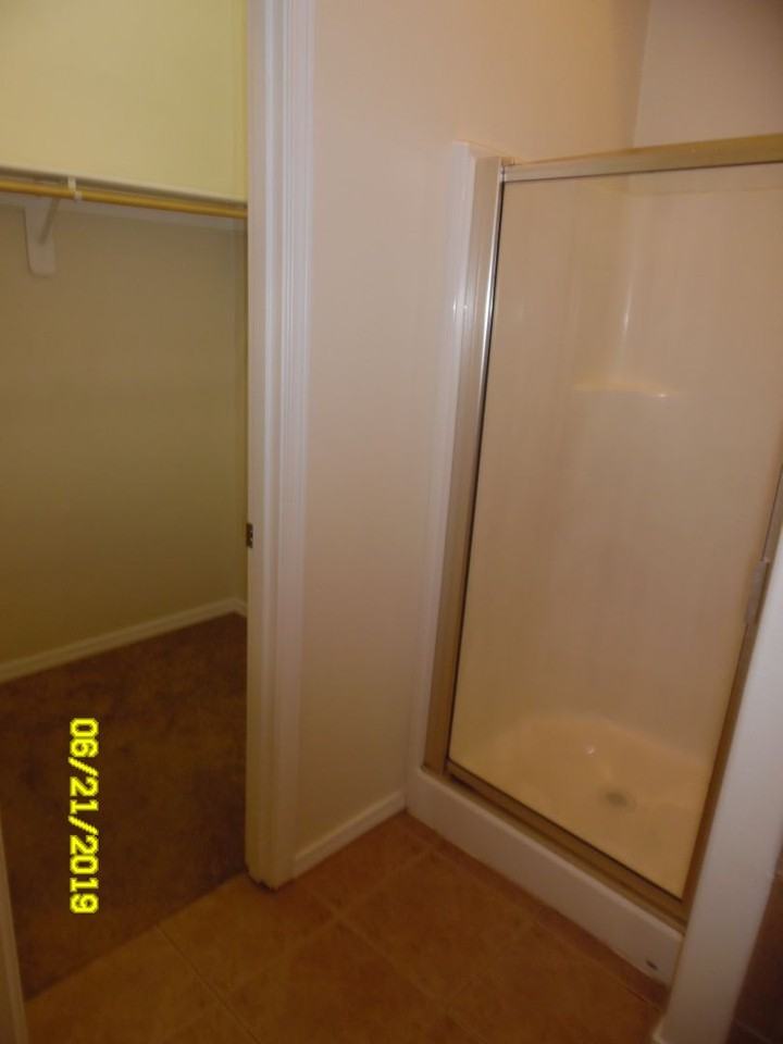 325 Nw Cypress St - Photo 4 of 19