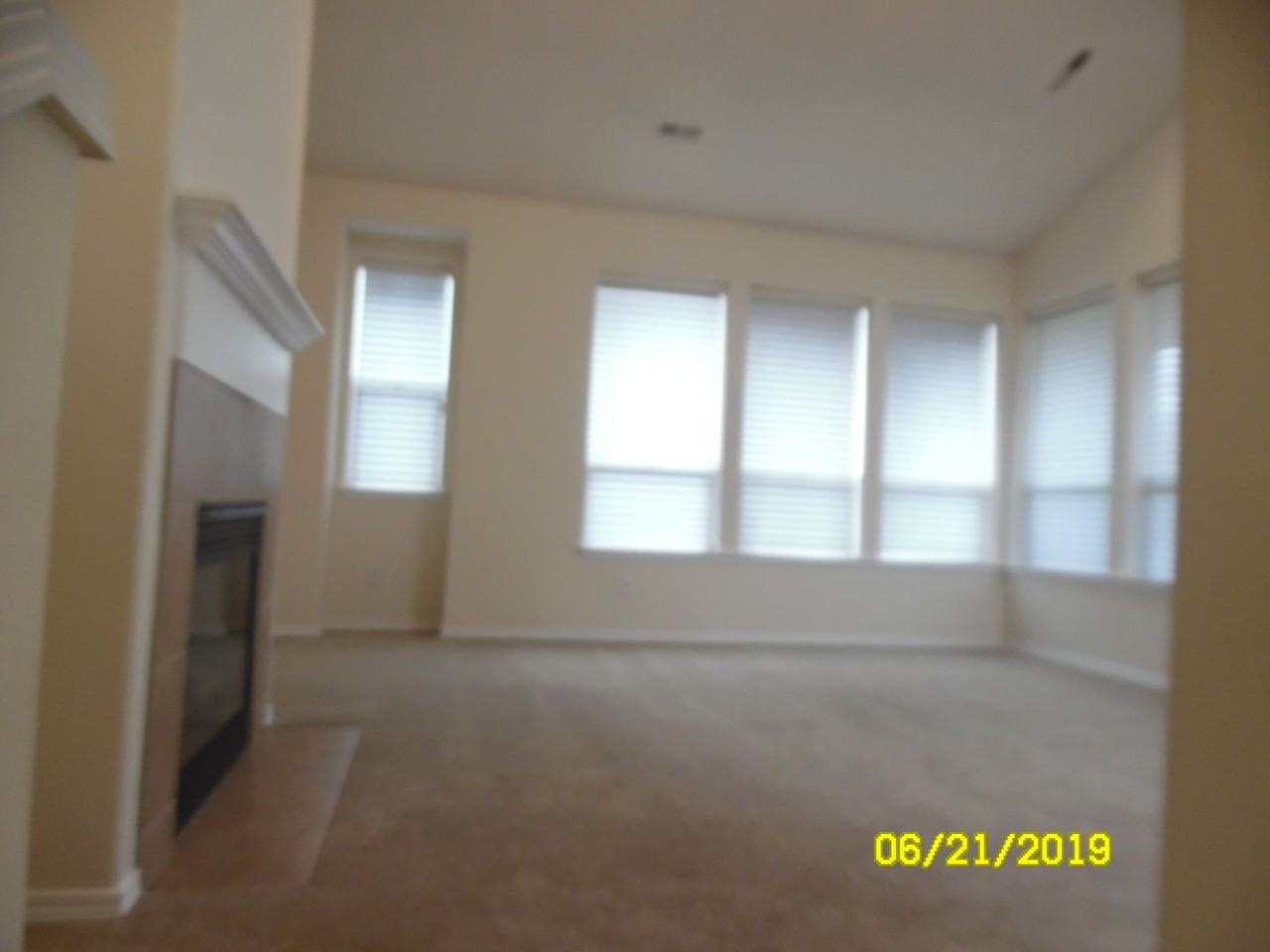 325 Nw Cypress St - Photo 5 of 19