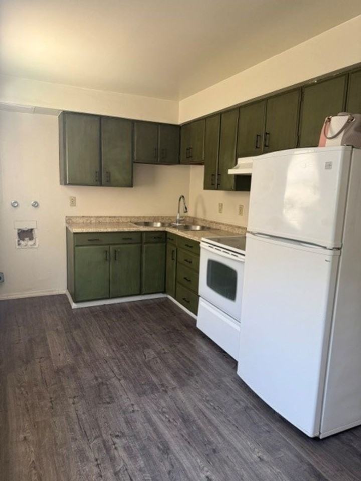 1271 S Nevada St - Photo 3 of 19