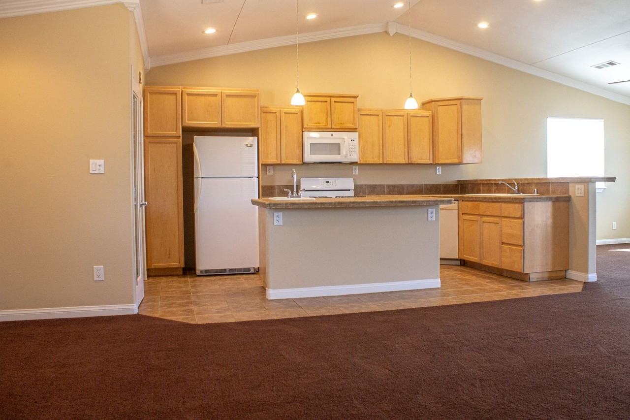 8161 Hemlock Ave - Photo 2 of 17