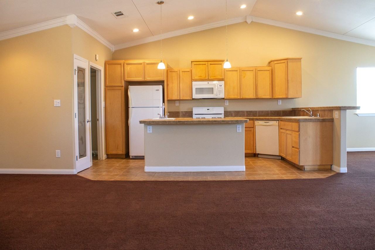 8161 Hemlock Ave - Photo 3 of 17
