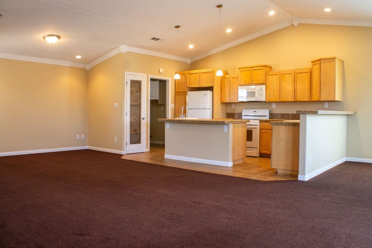 8161 Hemlock Ave - Photo 4 of 17