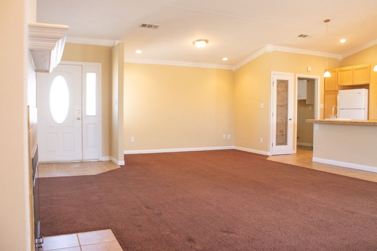 8161 Hemlock Ave - Photo 5 of 17