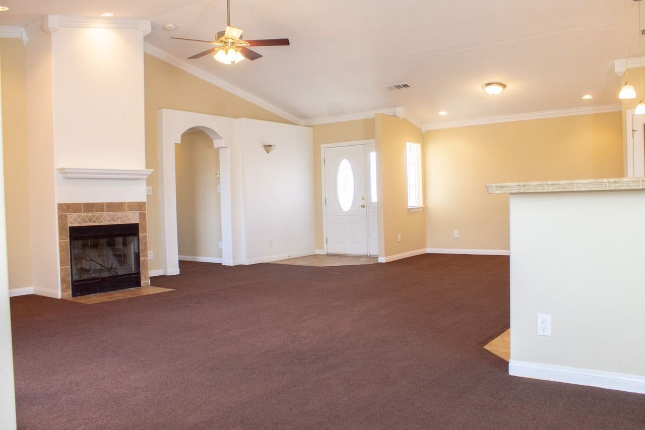 8161 Hemlock Ave - Photo 6 of 17