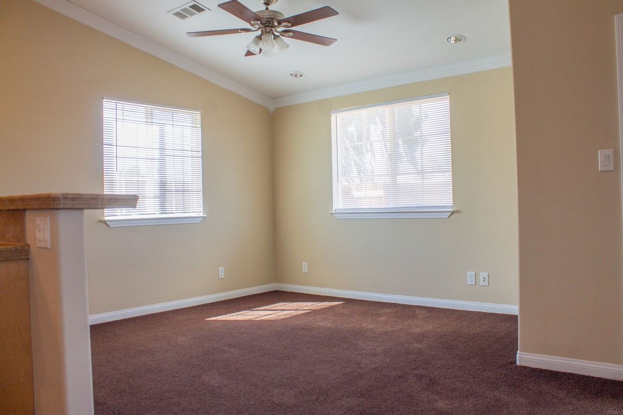 8161 Hemlock Ave - Photo 7 of 17