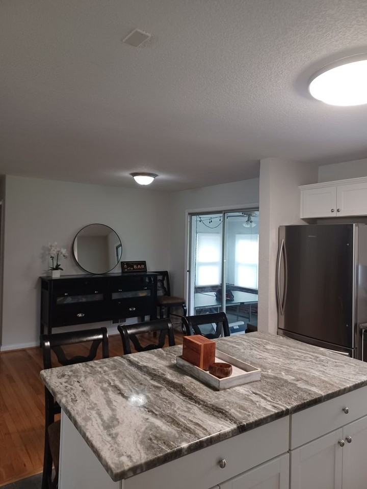 428 Lynn Shores Dr - Photo 4 of 14
