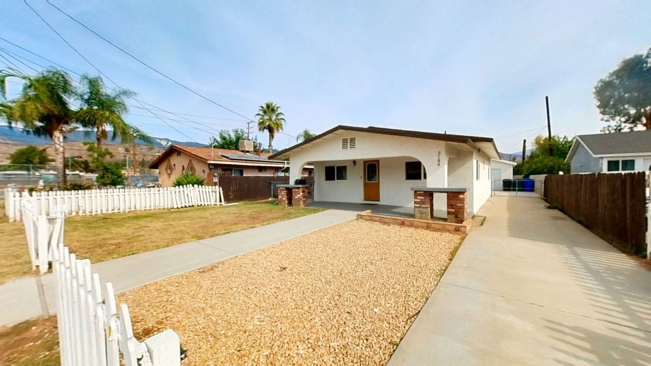 3189 Sanchez St - Photo 2 of 17