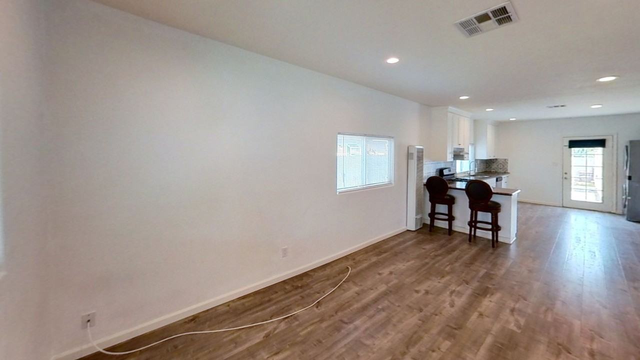 3189 Sanchez St - Photo 4 of 17