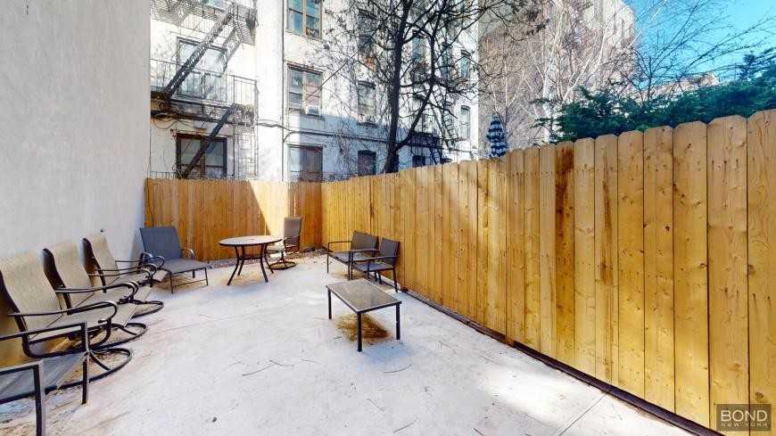 313 S 4th St - Photo 5 of 8