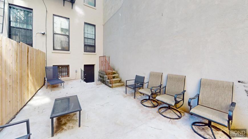 313 S 4th St - Photo 6 of 8