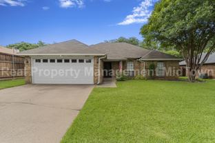 2132 Turf Club Dr - Photo 1 of 1
